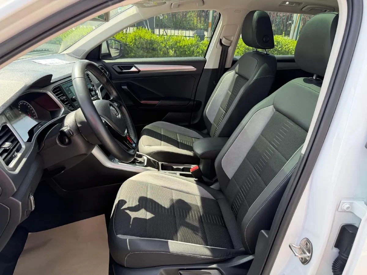 2019 Volkswagen T-Roc 1.4T 131HP L4 7DCT,autocango,china used car exporter,china ev exporter,chinese used car exporter,chinese used ev exporter