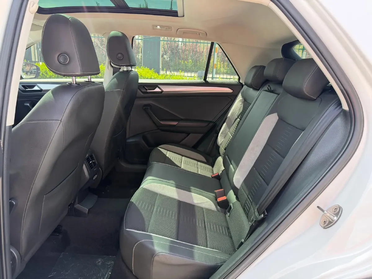 2019 Volkswagen T-Roc 1.4T 131HP L4 7DCT,autocango,china used car exporter,china ev exporter,chinese used car exporter,chinese used ev exporter