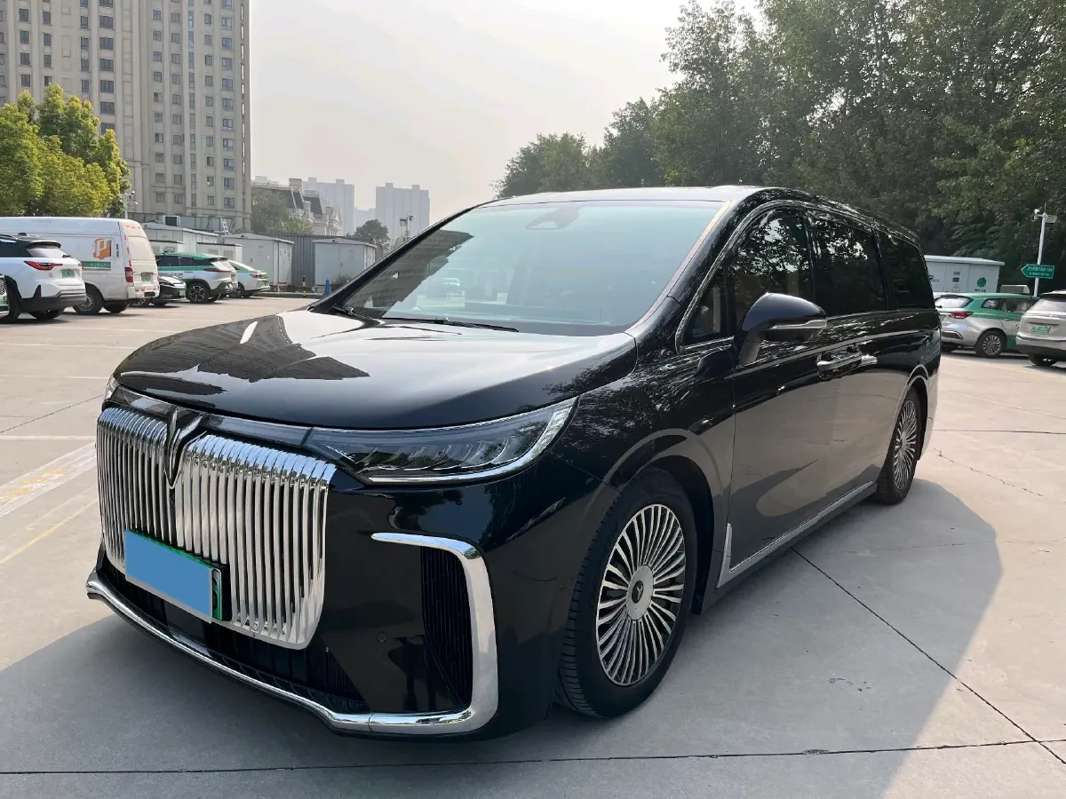 2025 Voyah Dream 1.5T 150HP L4 PHEV 41.7KWH,autocango,china used car exporter,china ev exporter,chinese used car exporter,chinese used ev exporter