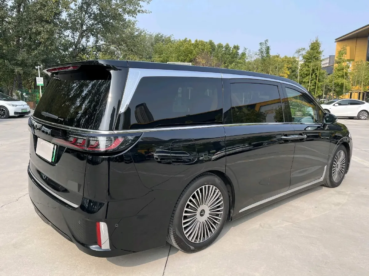 2025 Voyah Dream 1.5T 150HP L4 PHEV 41.7KWH,autocango,china used car exporter,china ev exporter,chinese used car exporter,chinese used ev exporter