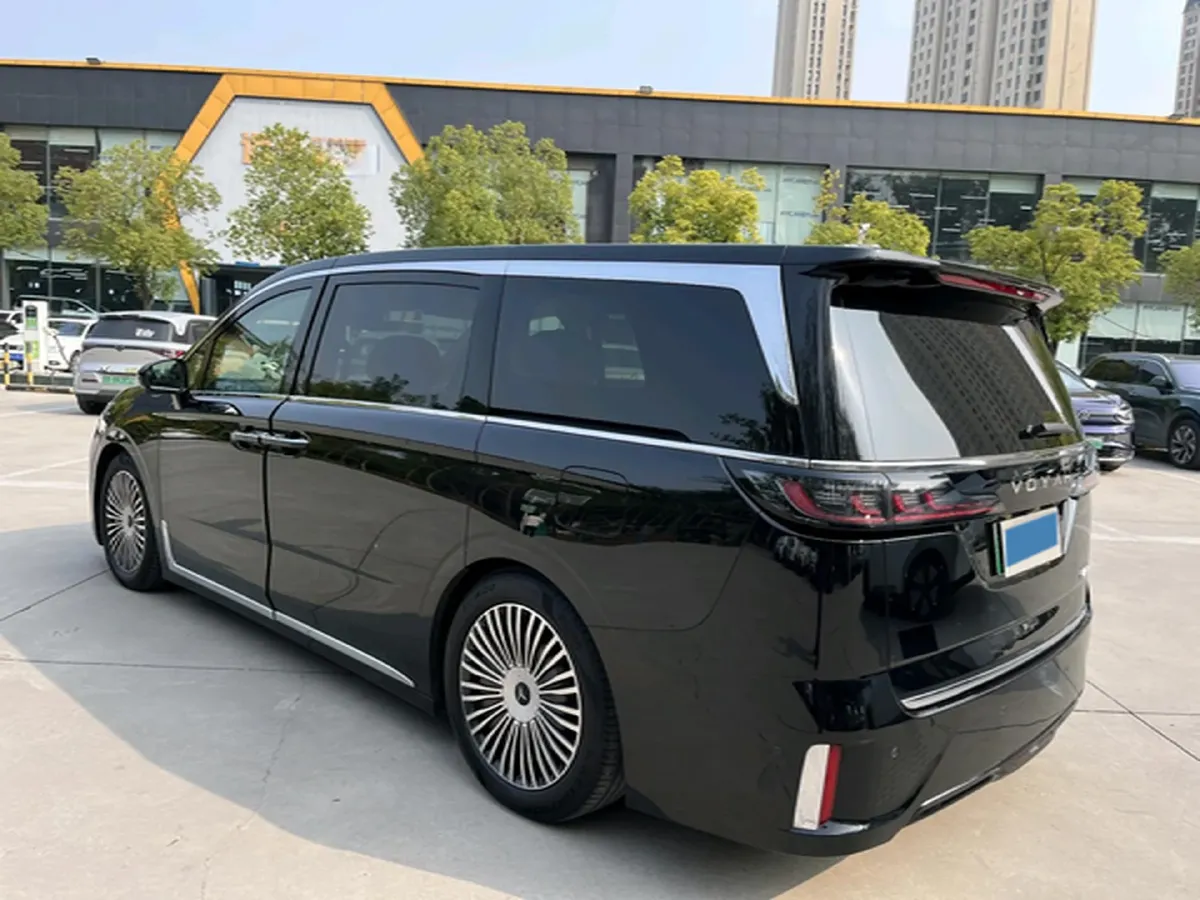 2025 Voyah Dream 1.5T 150HP L4 PHEV 41.7KWH,autocango,china used car exporter,china ev exporter,chinese used car exporter,chinese used ev exporter