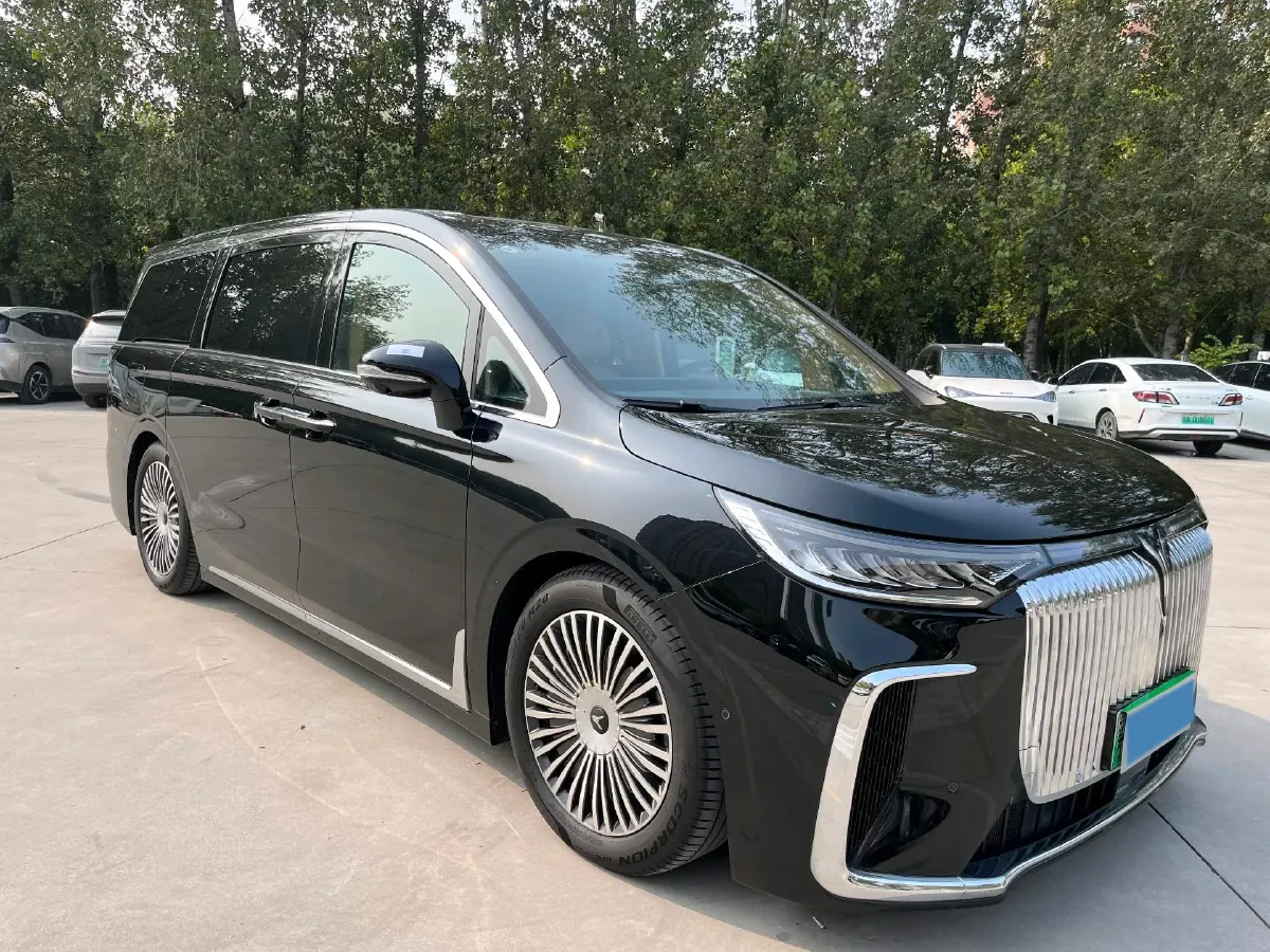 2025 Voyah Dream 1.5T 150HP L4 PHEV 41.7KWH,autocango,china used car exporter,china ev exporter,chinese used car exporter,chinese used ev exporter