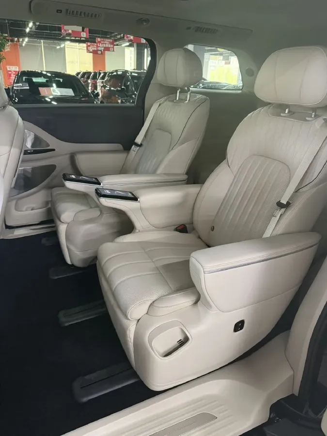 2025 Voyah Dream BEV 108.7KWH,autocango,china used car exporter,china ev exporter,chinese used car exporter,chinese used ev exporter