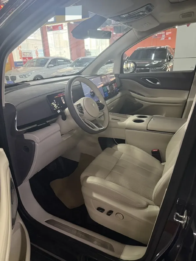 2025 Voyah Dream BEV 108.7KWH,autocango,china used car exporter,china ev exporter,chinese used car exporter,chinese used ev exporter
