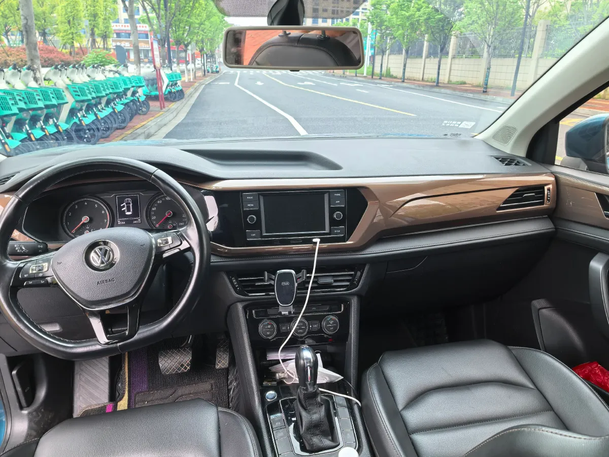 2021 Volkswagen Tharu 1.4T 150HP L4 7DCT,autocango,china used car exporter,china ev exporter,chinese used car exporter,chinese used ev exporter