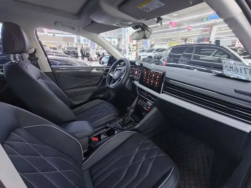 2024 Volkswagen Tiguan L 2.0T 186HP L4 7DCT,autocango,china used car exporter,china ev exporter,chinese used car exporter,chinese used ev exporter