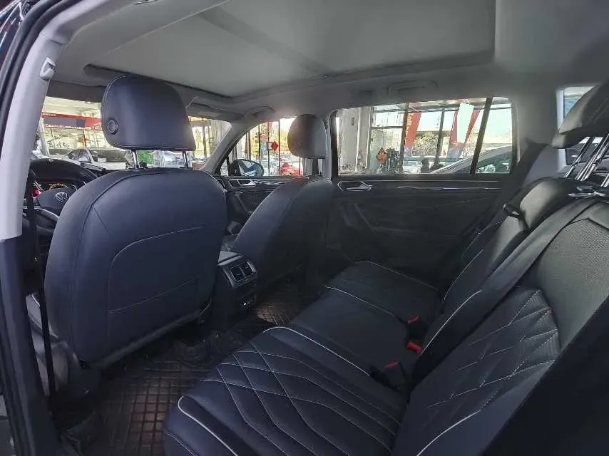 2024 Volkswagen Tiguan L 2.0T 186HP L4 7DCT,autocango,china used car exporter,china ev exporter,chinese used car exporter,chinese used ev exporter