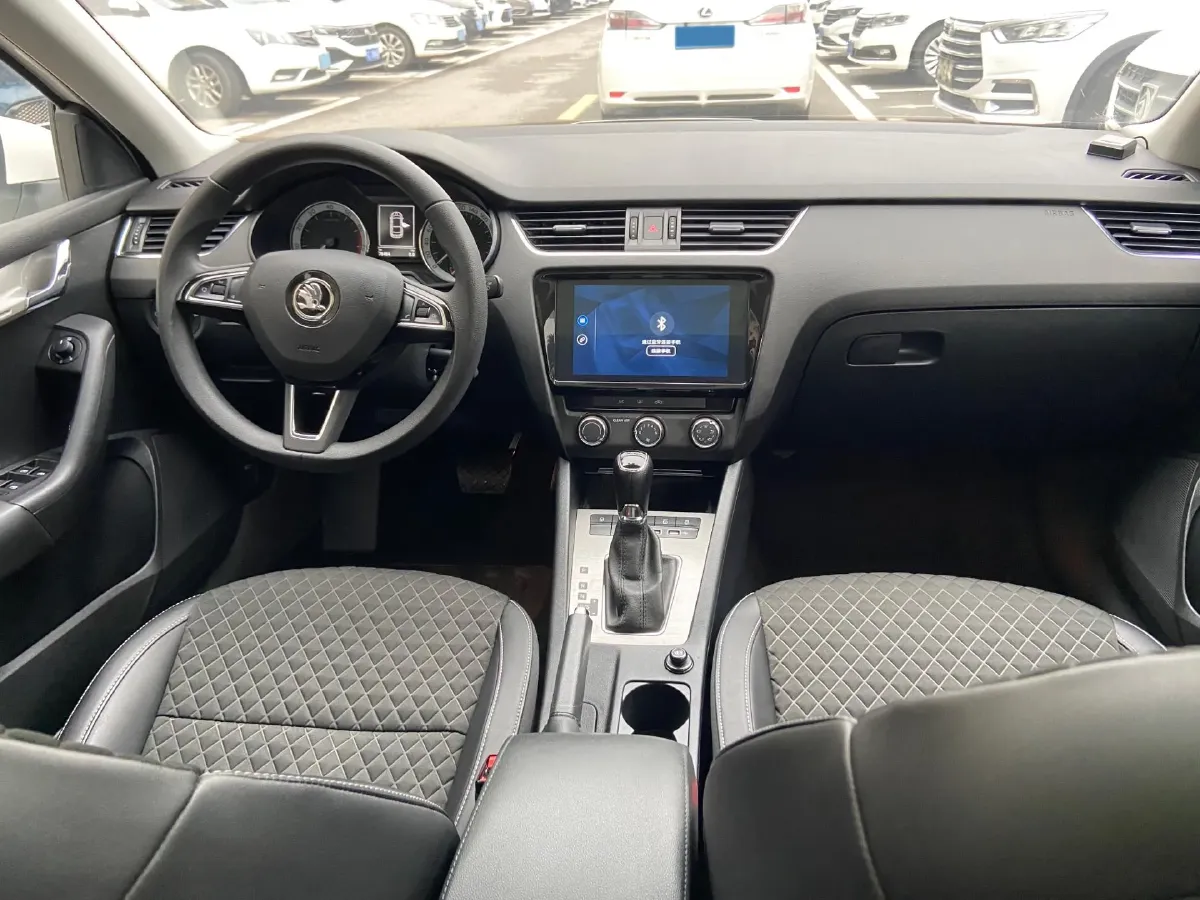 2019 Skoda Octavia 1.5L 116HP L4 6AT,autocango,china used car exporter,china ev exporter,chinese used car exporter,chinese used ev exporter