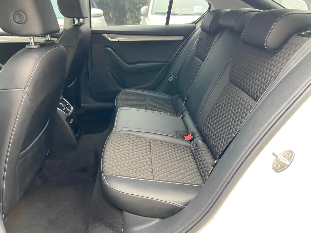 2019 Skoda Octavia 1.5L 116HP L4 6AT,autocango,china used car exporter,china ev exporter,chinese used car exporter,chinese used ev exporter