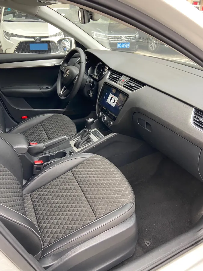 2019 Skoda Octavia 1.5L 116HP L4 6AT,autocango,china used car exporter,china ev exporter,chinese used car exporter,chinese used ev exporter