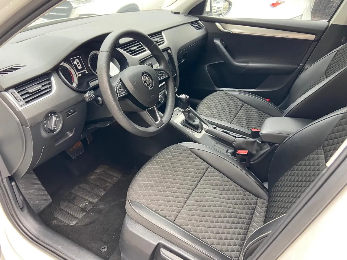 2019 Skoda Octavia 1.5L 116HP L4 6AT,autocango,china used car exporter,china ev exporter,chinese used car exporter,chinese used ev exporter