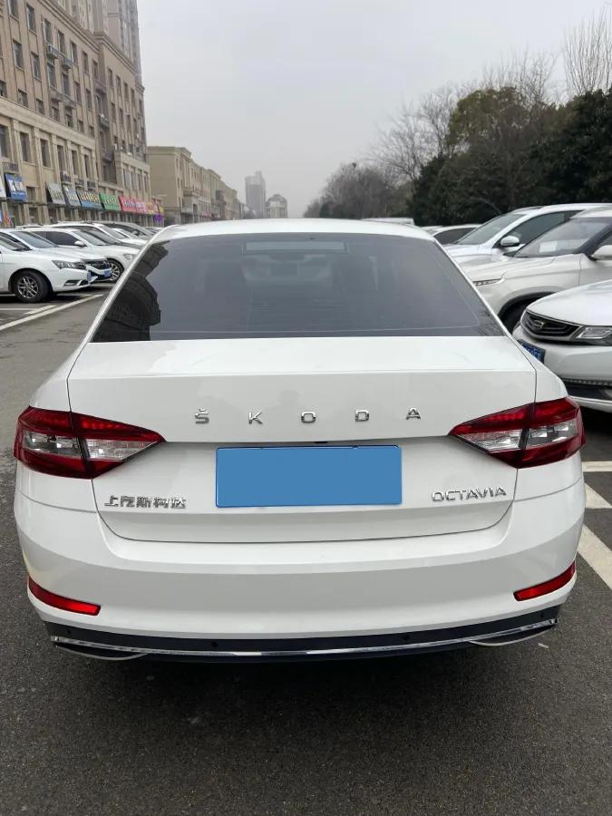 2019 Skoda Octavia 1.5L 116HP L4 6AT,autocango,china used car exporter,china ev exporter,chinese used car exporter,chinese used ev exporter