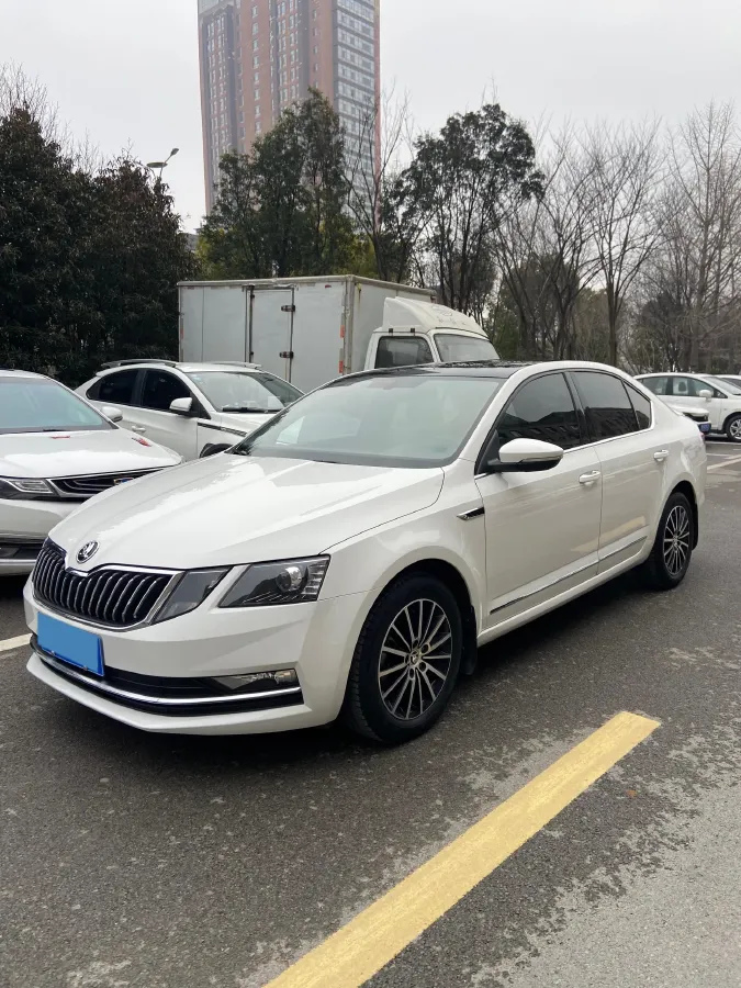 2019 Skoda Octavia 1.5L 116HP L4 6AT,autocango,china used car exporter,china ev exporter,chinese used car exporter,chinese used ev exporter