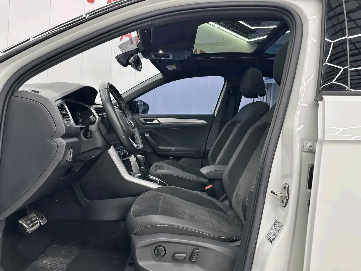 2022 Volkswagen T-Roc 1.4T 150HP L4 7DCT,autocango,china used car exporter,china ev exporter,chinese used car exporter,chinese used ev exporter