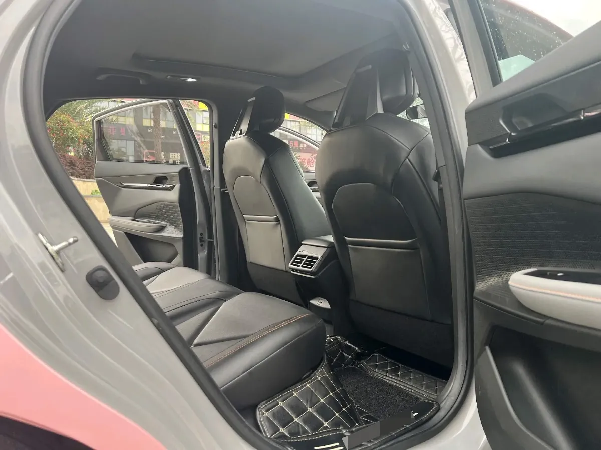 2022 ChangAn UNI-V 1.5T 188HP L4 7DCT,autocango,china used car exporter,china ev exporter,chinese used car exporter,chinese used ev exporter