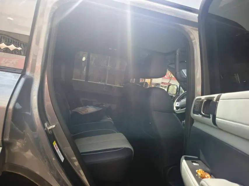 2025 FangChengBao Bao 5 1.5T 194HP L4 E-CVT PHEV 31.8KWH,autocango,china used car exporter,china ev exporter,chinese used car exporter,chinese used ev exporter