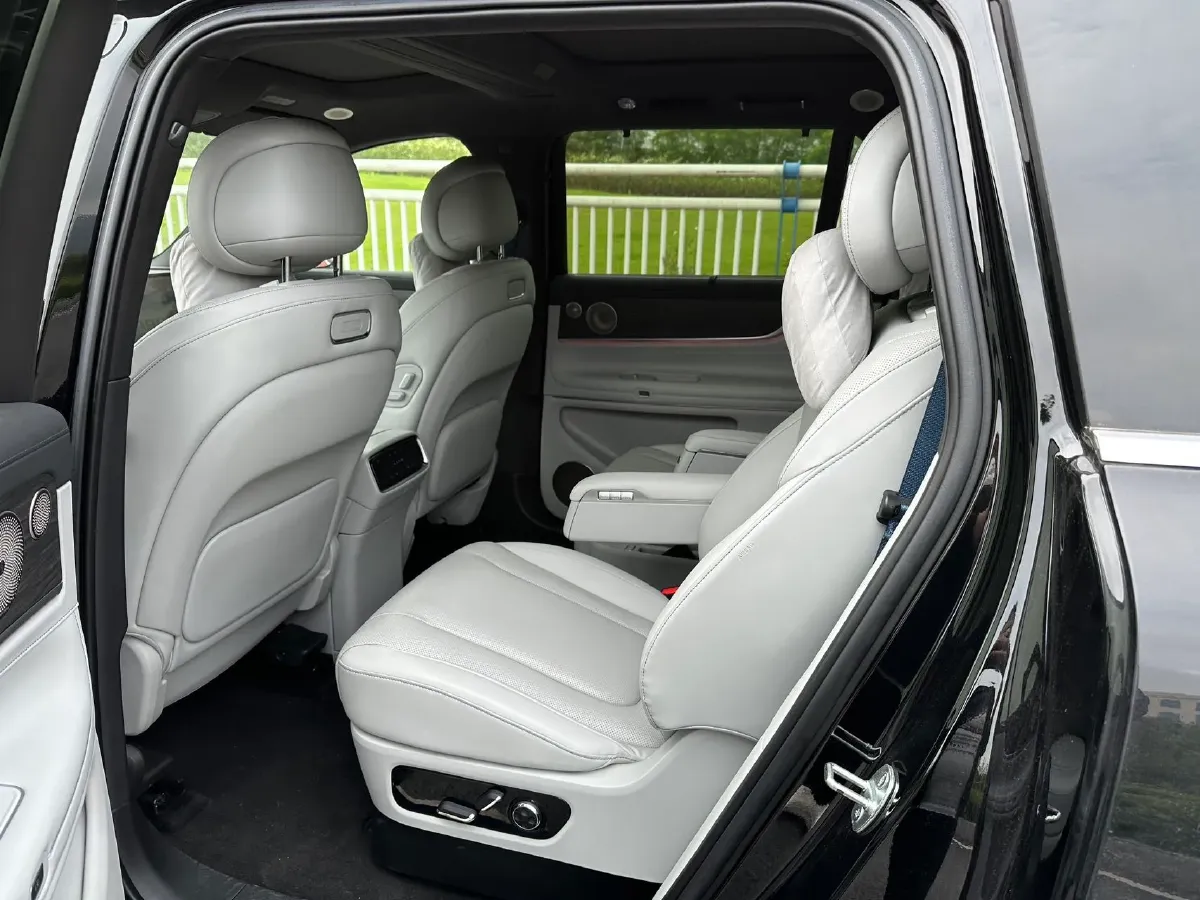 2024 AITO AITO M9 1.5T 152HP L4 REEV 42KWH,autocango,china used car exporter,china ev exporter,chinese used car exporter,chinese used ev exporter