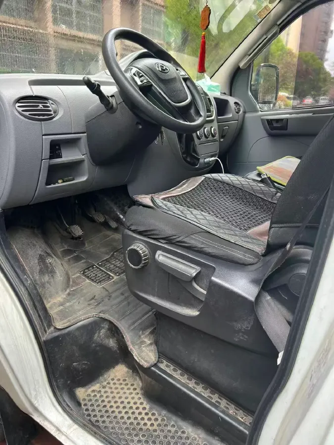 2020 MAXUS XinTu V80 2.5T 136HP L4 6MT,autocango,china used car exporter,china ev exporter,chinese used car exporter,chinese used ev exporter