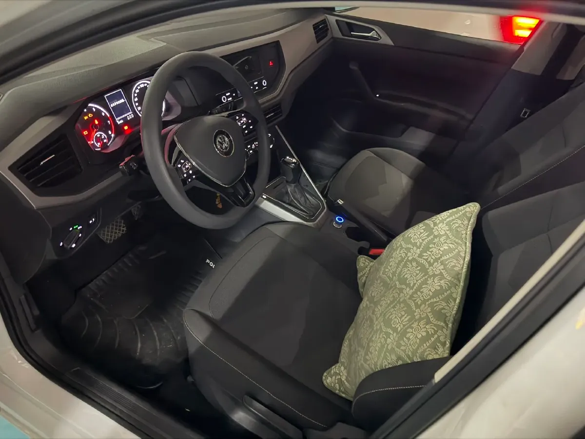 2019 Volkswagen Polo 1.5L 113HP L4 6AT,autocango,china used car exporter,china ev exporter,chinese used car exporter,chinese used ev exporter