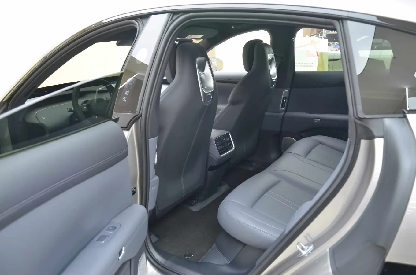 2025 MI YU7 BEV 96.3KWH,autocango,china used car exporter,china ev exporter,chinese used car exporter,chinese used ev exporter