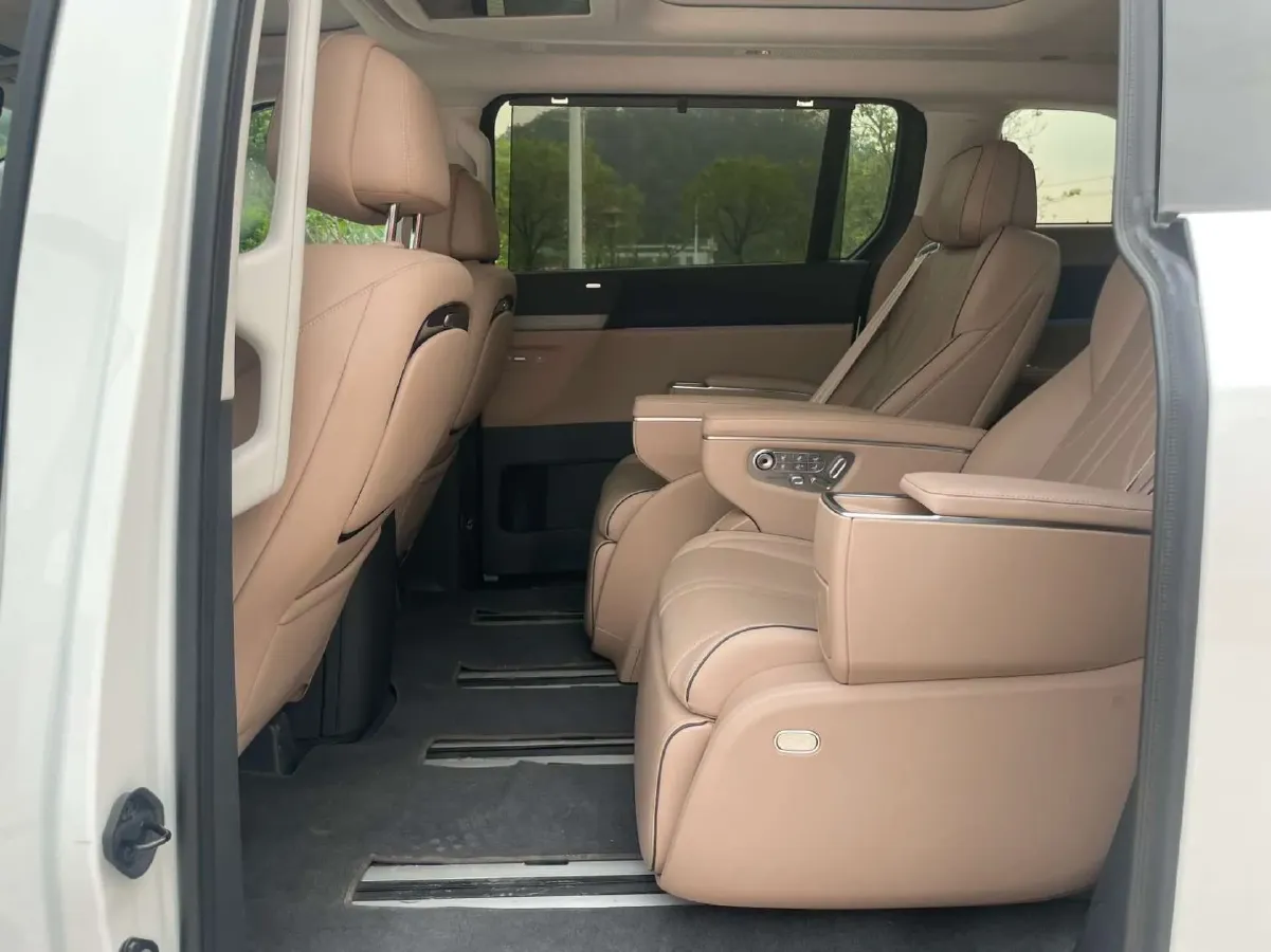 2025 Xpeng X9 BEV,autocango,china used car exporter,china ev exporter,chinese used car exporter,chinese used ev exporter