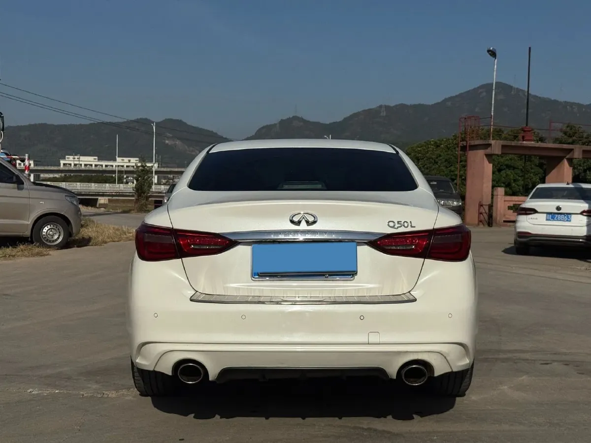 2018 Jeep Grand Commander 2.0T 265HP L4 9AT,autocango,china used car exporter,china ev exporter,chinese used car exporter,chinese used ev exporter