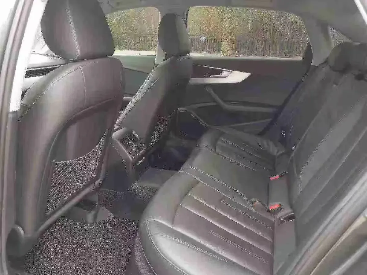 2020 Audi A4L 2.0T 190HP L4 7DCT,autocango,china used car exporter,china ev exporter,chinese used car exporter,chinese used ev exporter
