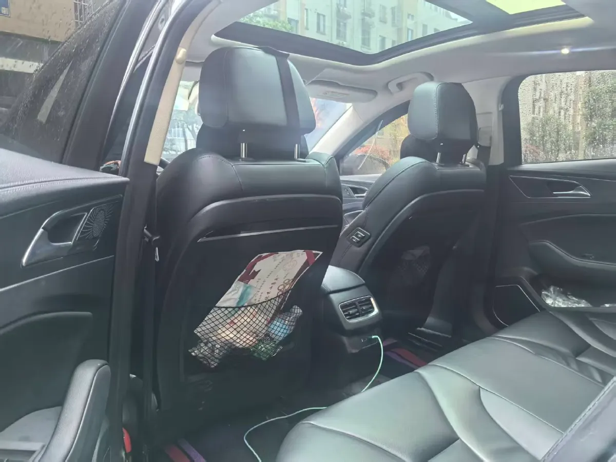 2022 HongQi H5 1.8T 197HP L4 6AT,autocango,china used car exporter,china ev exporter,chinese used car exporter,chinese used ev exporter