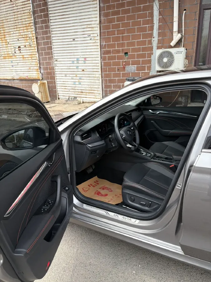 2021 Skoda Octavia 1.4T 150HP L4 7DCT,autocango,china used car exporter,china ev exporter,chinese used car exporter,chinese used ev exporter