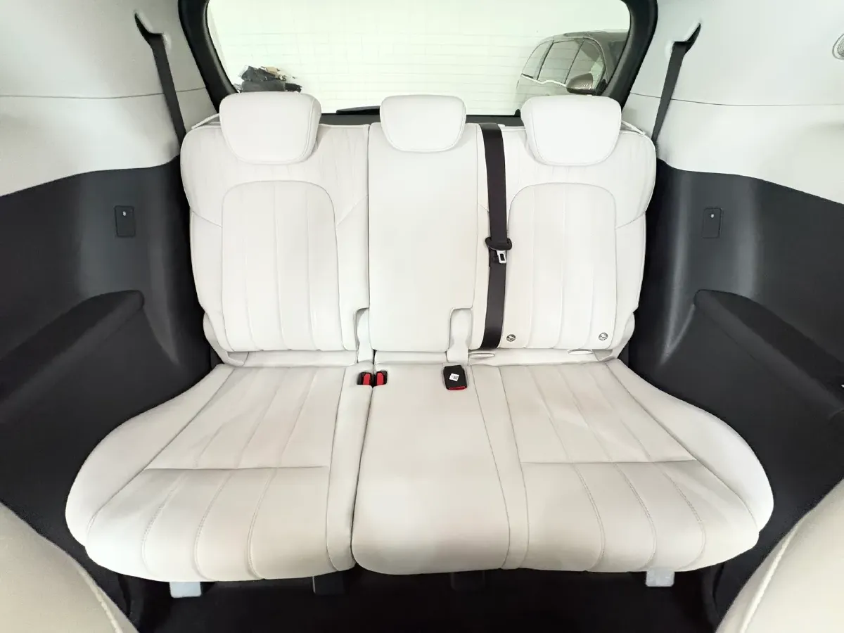 2025 Voyah Dream 1.5T 150HP L4 PHEV 41.7KWH,autocango,china used car exporter,china ev exporter,chinese used car exporter,chinese used ev exporter