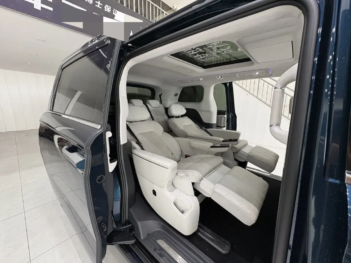 2025 Voyah Dream 1.5T 150HP L4 PHEV 41.7KWH,autocango,china used car exporter,china ev exporter,chinese used car exporter,chinese used ev exporter