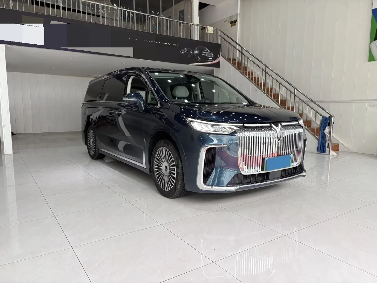 2025 Voyah Dream 1.5T 150HP L4 PHEV 41.7KWH,autocango,china used car exporter,china ev exporter,chinese used car exporter,chinese used ev exporter