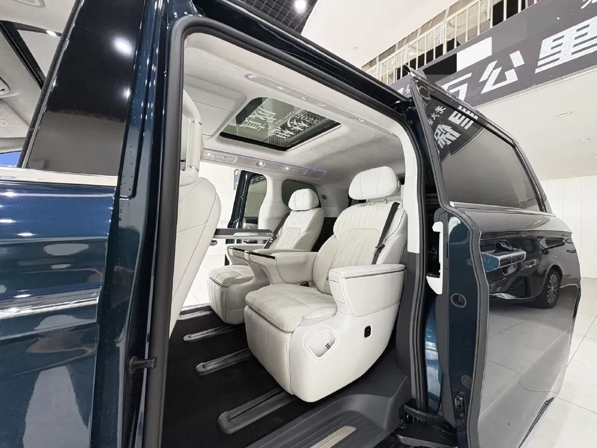 2025 Voyah Dream 1.5T 150HP L4 PHEV 41.7KWH,autocango,china used car exporter,china ev exporter,chinese used car exporter,chinese used ev exporter