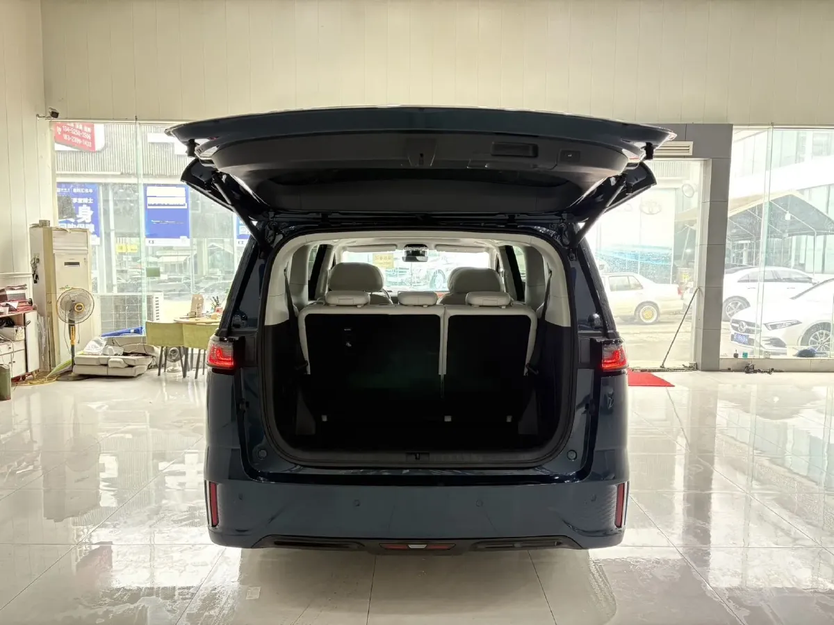 2025 Voyah Dream 1.5T 150HP L4 PHEV 41.7KWH,autocango,china used car exporter,china ev exporter,chinese used car exporter,chinese used ev exporter