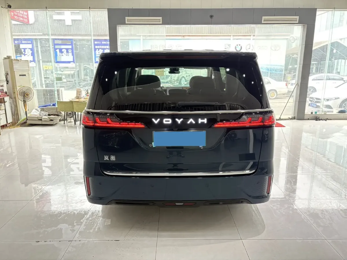 2025 Voyah Dream 1.5T 150HP L4 PHEV 41.7KWH,autocango,china used car exporter,china ev exporter,chinese used car exporter,chinese used ev exporter