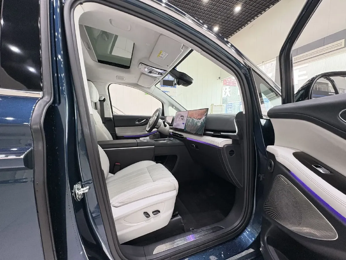 2025 Voyah Dream 1.5T 150HP L4 PHEV 41.7KWH,autocango,china used car exporter,china ev exporter,chinese used car exporter,chinese used ev exporter