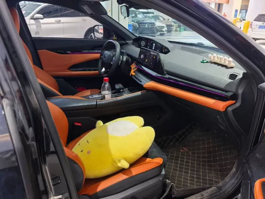 2023 ChangAn UNI-V 1.5T 188HP L4 7DCT,autocango,china used car exporter,china ev exporter,chinese used car exporter,chinese used ev exporter