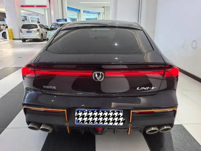 2023 ChangAn UNI-V 1.5T 188HP L4 7DCT,autocango,china used car exporter,china ev exporter,chinese used car exporter,chinese used ev exporter