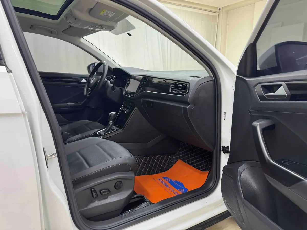 2022 Volkswagen T-Roc 1.4T 150HP L4 7DCT,autocango,china used car exporter,china ev exporter,chinese used car exporter,chinese used ev exporter