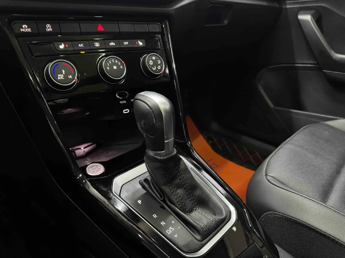 2022 Volkswagen T-Roc 1.4T 150HP L4 7DCT,autocango,china used car exporter,china ev exporter,chinese used car exporter,chinese used ev exporter