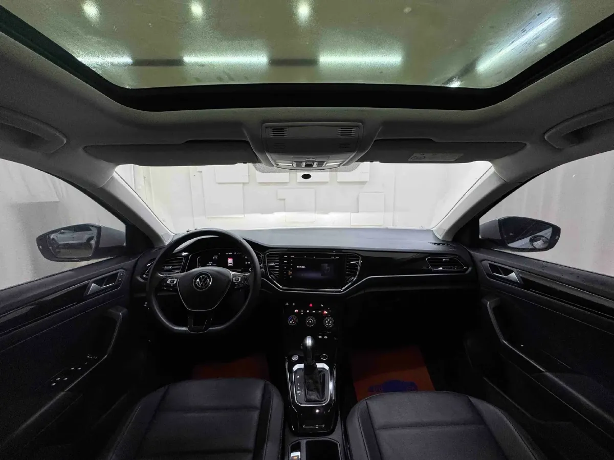 2022 Volkswagen T-Roc 1.4T 150HP L4 7DCT,autocango,china used car exporter,china ev exporter,chinese used car exporter,chinese used ev exporter