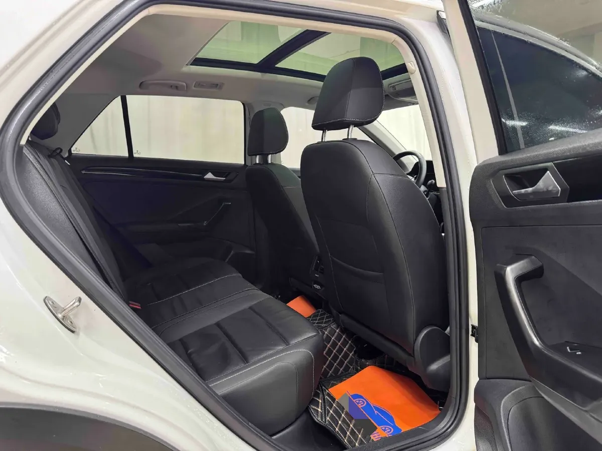 2022 Volkswagen T-Roc 1.4T 150HP L4 7DCT,autocango,china used car exporter,china ev exporter,chinese used car exporter,chinese used ev exporter