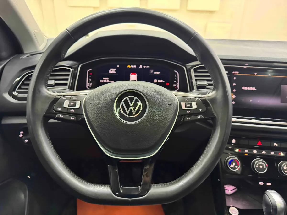 2022 Volkswagen T-Roc 1.4T 150HP L4 7DCT,autocango,china used car exporter,china ev exporter,chinese used car exporter,chinese used ev exporter