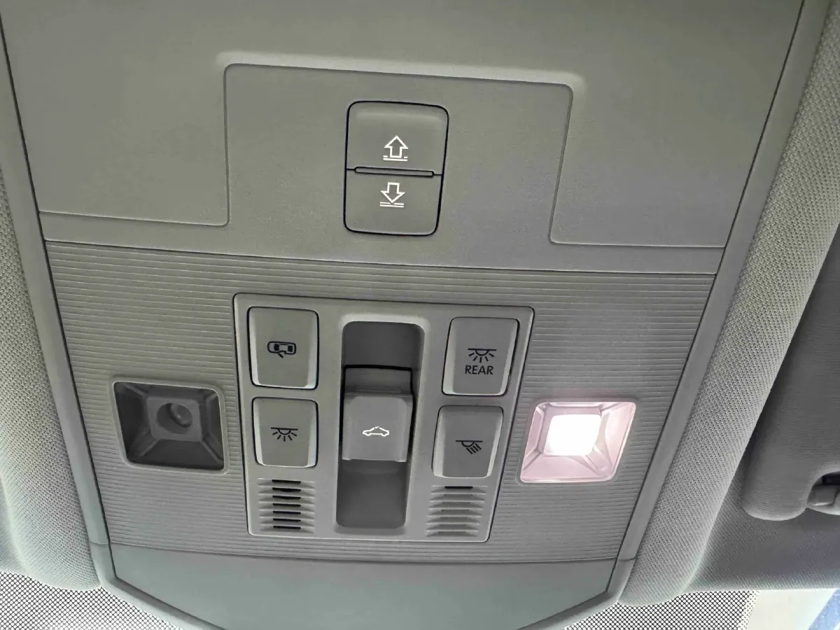 2022 Volkswagen T-Roc 1.4T 150HP L4 7DCT,autocango,china used car exporter,china ev exporter,chinese used car exporter,chinese used ev exporter