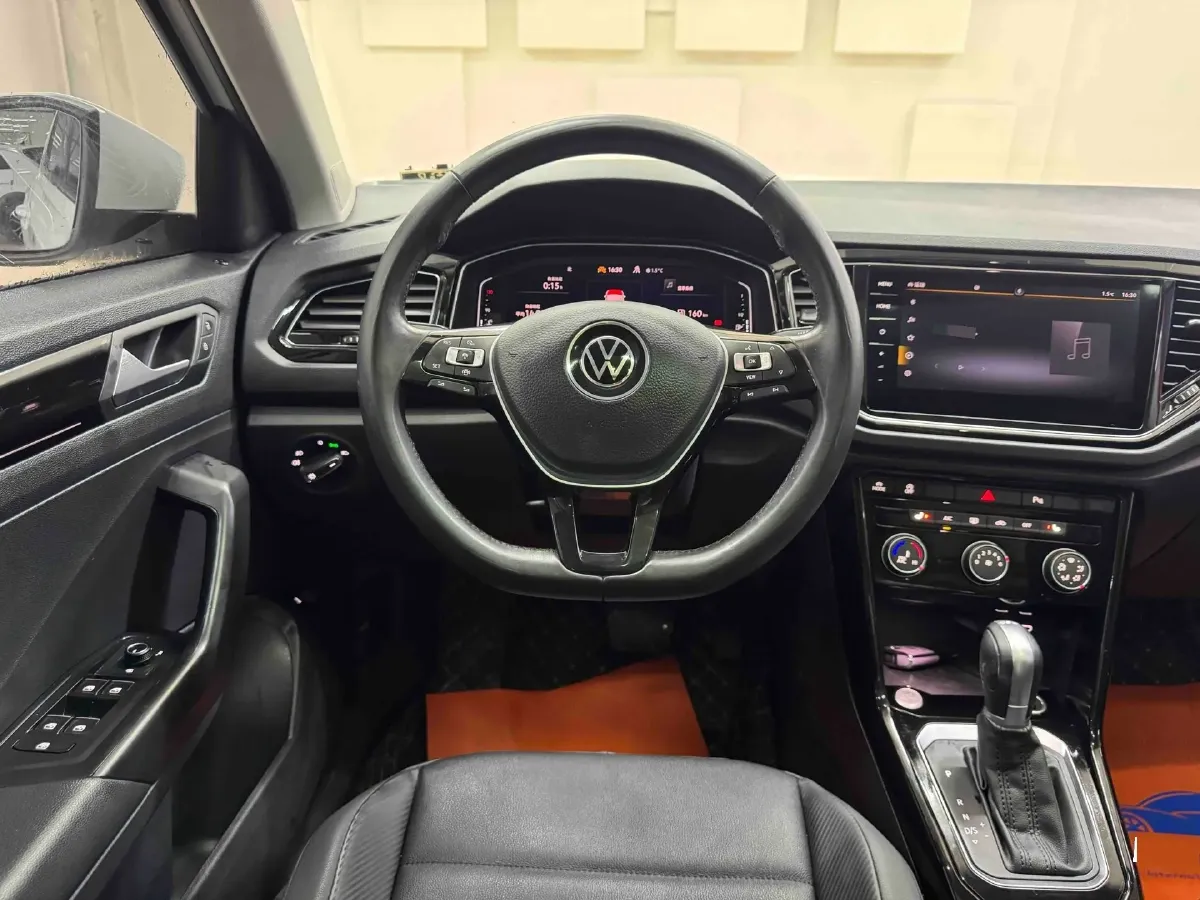 2022 Volkswagen T-Roc 1.4T 150HP L4 7DCT,autocango,china used car exporter,china ev exporter,chinese used car exporter,chinese used ev exporter