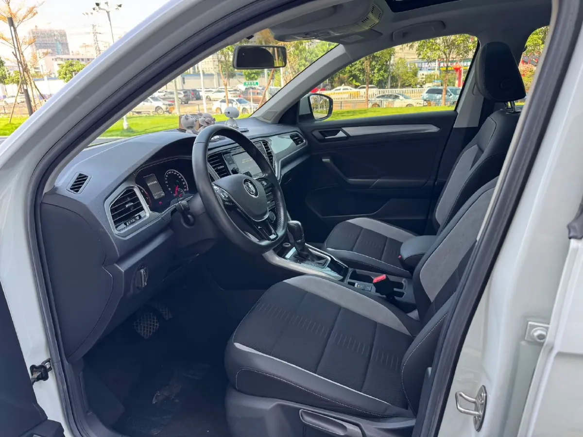 2019 Volkswagen T-Roc 1.4T 150HP L4 7DCT,autocango,china used car exporter,china ev exporter,chinese used car exporter,chinese used ev exporter