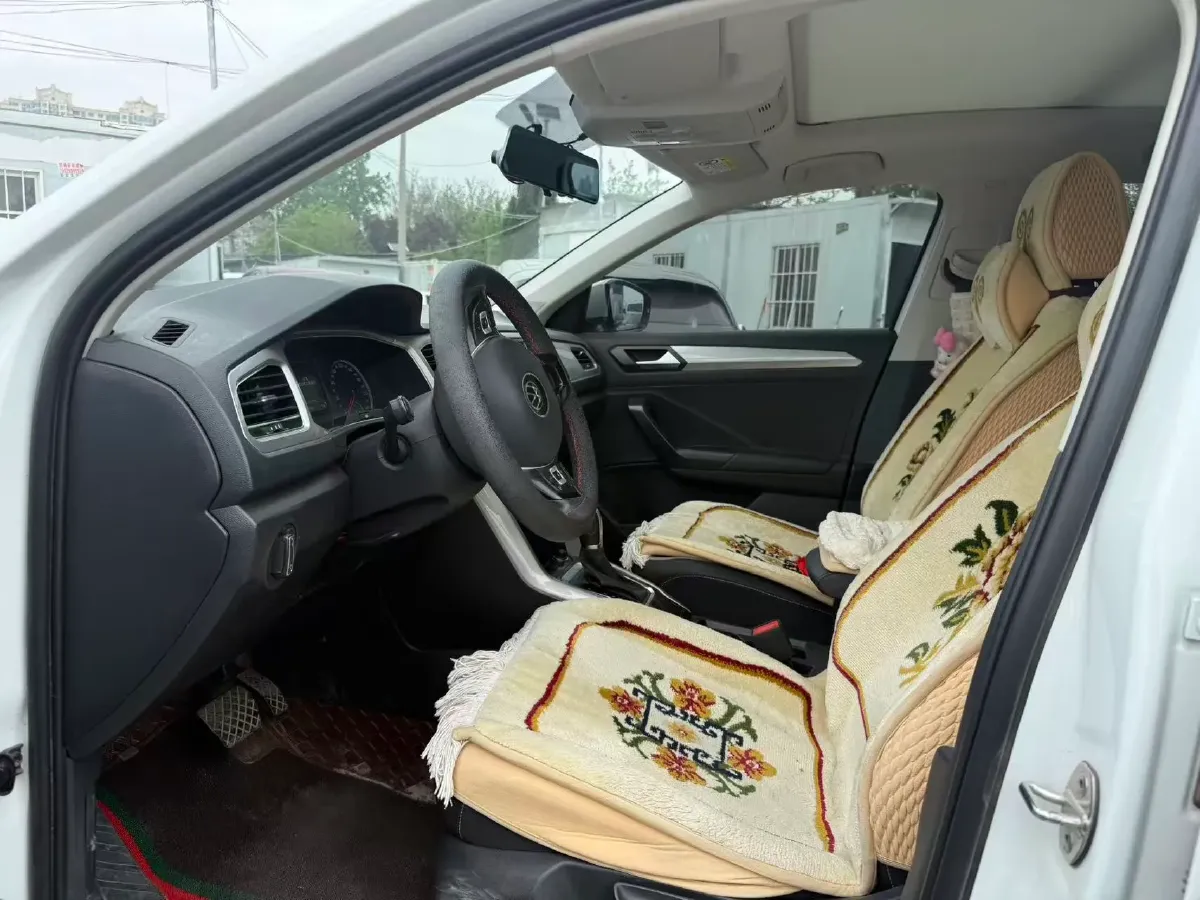 2021 Volkswagen T-Roc 1.4T 150HP L4 7DCT,autocango,china used car exporter,china ev exporter,chinese used car exporter,chinese used ev exporter