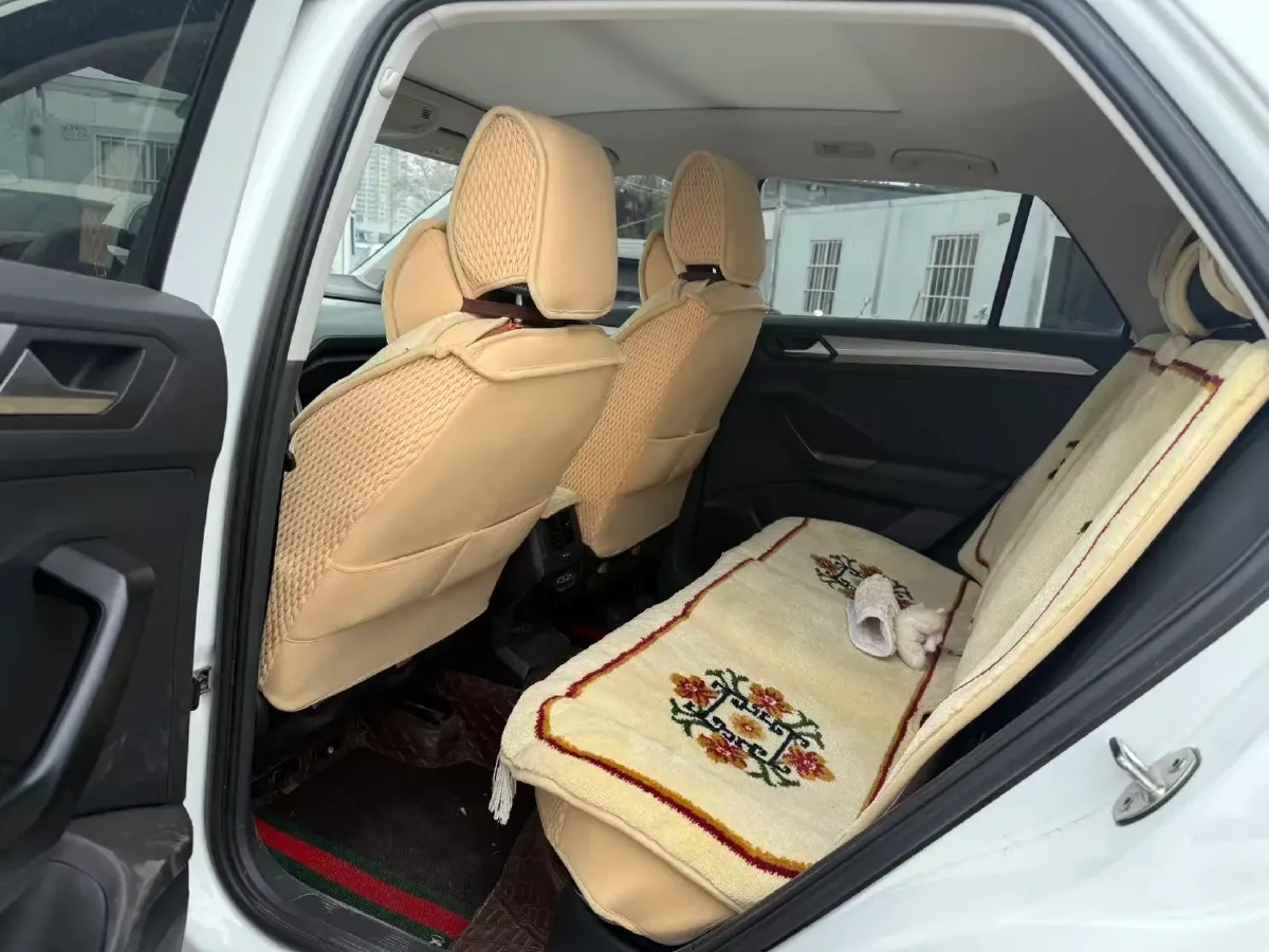 2021 Volkswagen T-Roc 1.4T 150HP L4 7DCT,autocango,china used car exporter,china ev exporter,chinese used car exporter,chinese used ev exporter