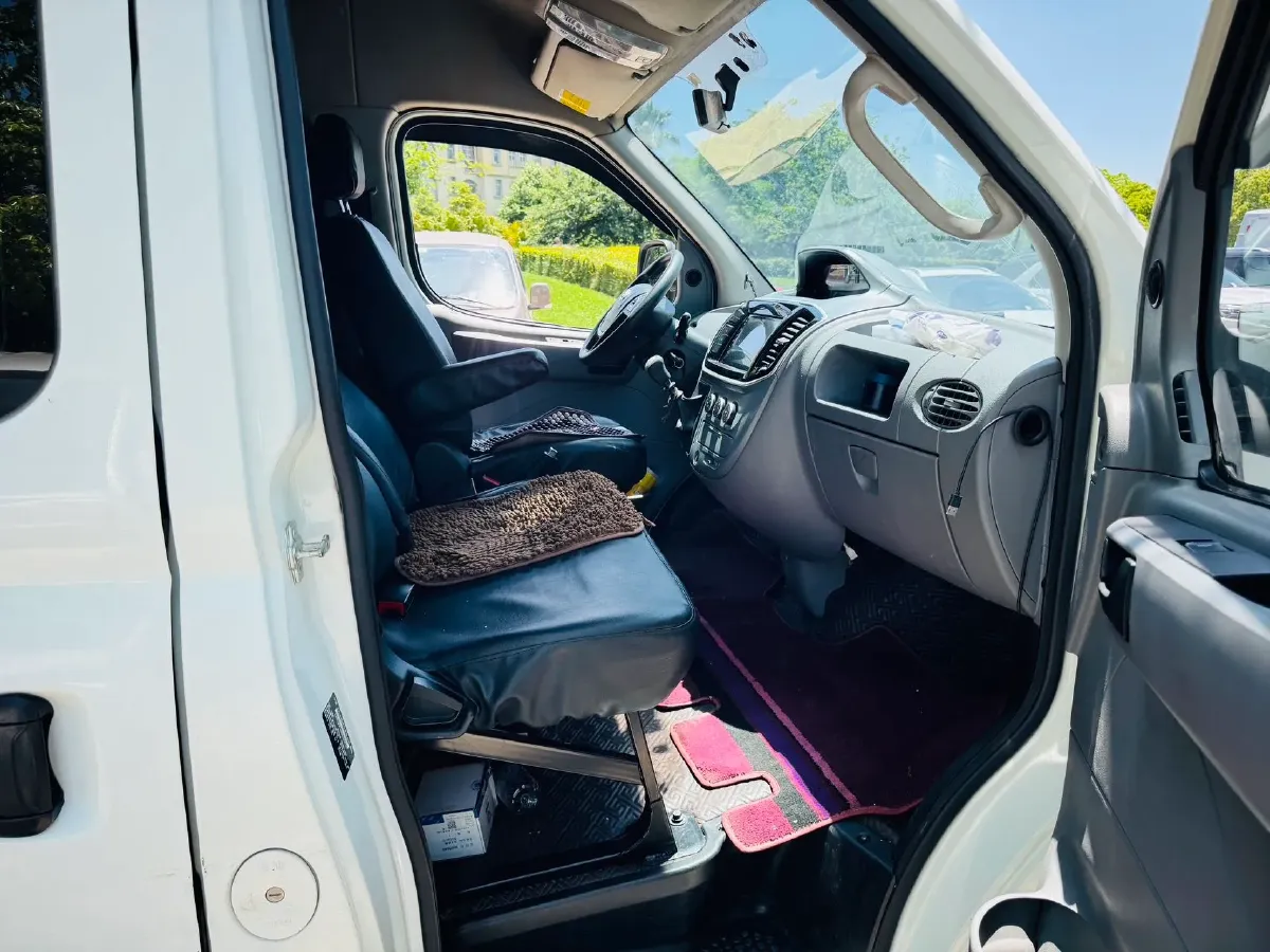 2020 MAXUS XinTu V80 2.5T 136HP L4 6MT,autocango,china used car exporter,china ev exporter,chinese used car exporter,chinese used ev exporter