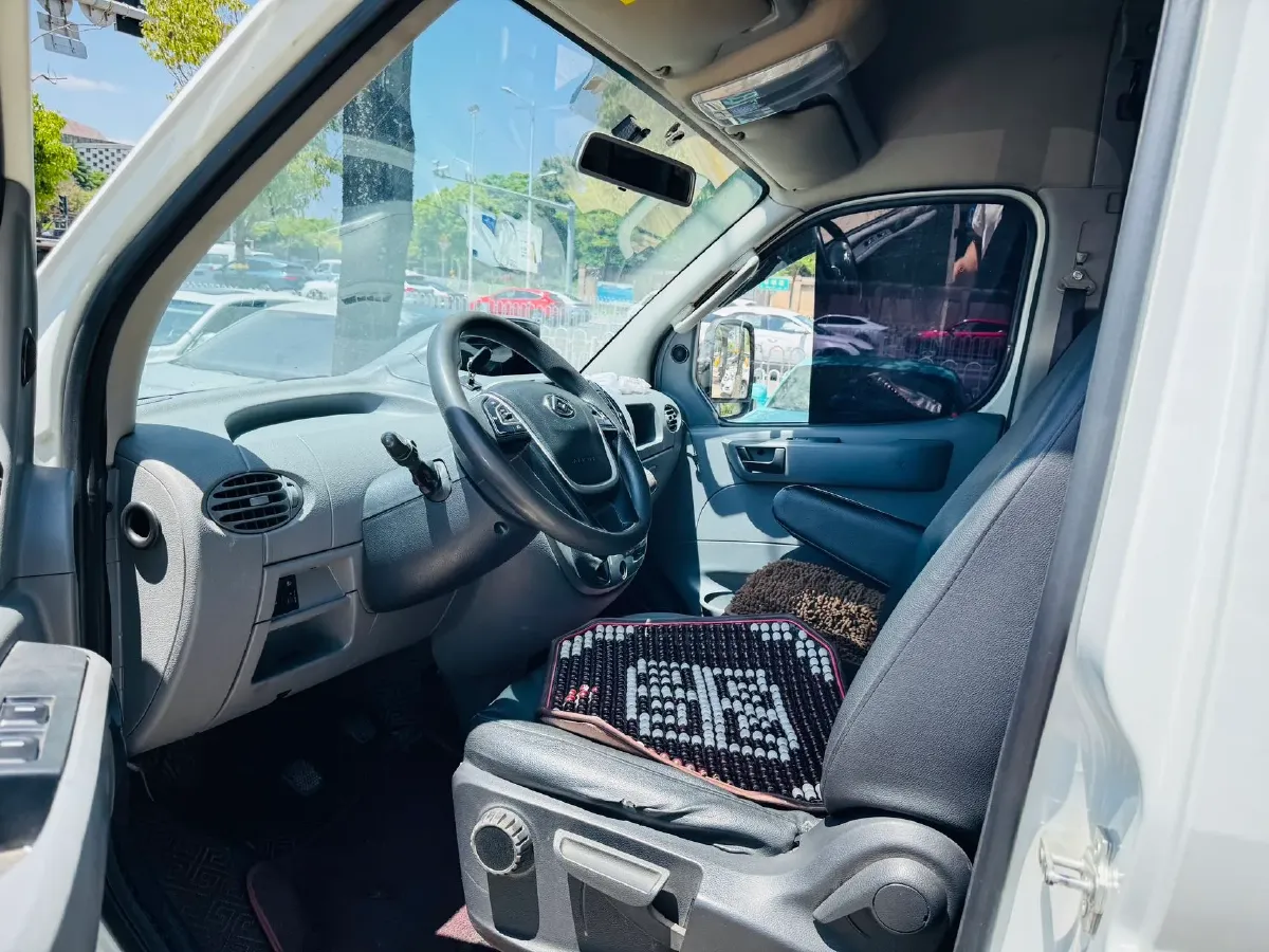 2020 MAXUS XinTu V80 2.5T 136HP L4 6MT,autocango,china used car exporter,china ev exporter,chinese used car exporter,chinese used ev exporter